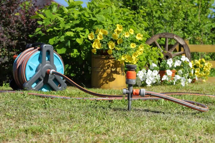 Skuteczne sposoby jak zwiększyć ciśnienie wody w ogrodzie: 5 rozwiązań Skuteczne sposoby jak zwiększyć ciśnienie wody w ogrodzie: 5 rozwiązań