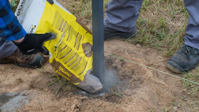 Jak mieszać beton bez betoniarki - proste metody i porady dla każdego Jak mieszać beton bez betoniarki - proste metody i porady dla każdego