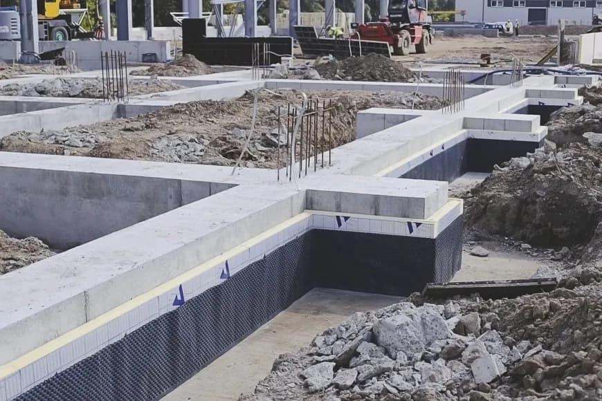 Ile kosztuje izolacja fundamentów? Sprawdź, co wpływa na ceny Ile kosztuje izolacja fundamentów? Sprawdź, co wpływa na ceny