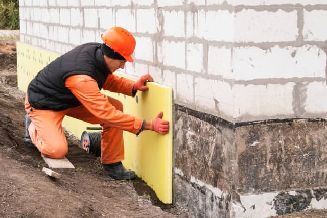 Jaki styrodur na fundamenty wybrać - parametry i grubości w praktyce Jaki styrodur na fundamenty wybrać - parametry i grubości w praktyce