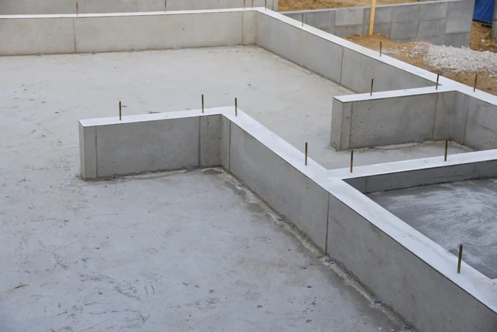 Prawidłowy fundament pod ogrodzenie Joniec - jak wykonać krok po kroku Prawidłowy fundament pod ogrodzenie Joniec - jak wykonać krok po kroku