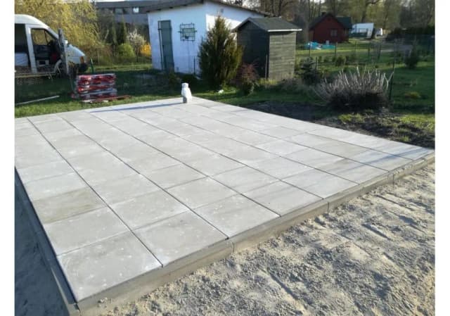 Jaki fundament najlepiej sprawdzi się pod drewniany domek letniskowy 35m2 Jaki fundament najlepiej sprawdzi się pod drewniany domek letniskowy 35m2