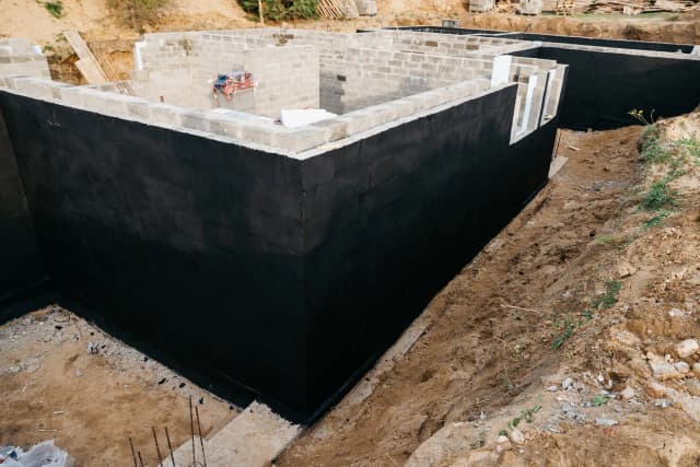 Czym obsypać fundamenty z zewnątrz aby uniknąć błędów - poradnik eksperta Czym obsypać fundamenty z zewnątrz aby uniknąć błędów - poradnik eksperta