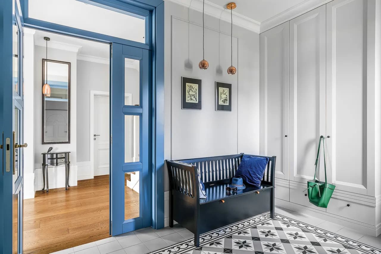 Co położyć na ścianę w przedpokoju, aby uniknąć nudnych aranżacji? Co położyć na ścianę w przedpokoju, aby uniknąć nudnych aranżacji?