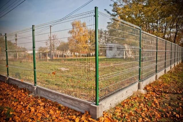 Jak podwyższyć ogrodzenie panelowe - proste sposoby na większą prywatność Jak podwyższyć ogrodzenie panelowe - proste sposoby na większą prywatność