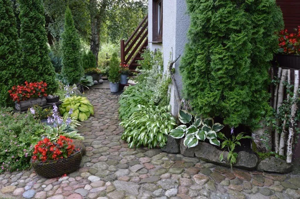 Kamienie polne w ogrodzie - 8 kreatywnych pomysłów na naturalną aranżację Kamienie polne w ogrodzie - 8 kreatywnych pomysłów na naturalną aranżację