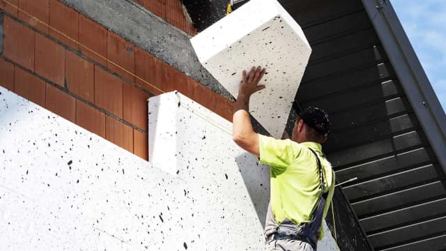 Wełna czy styropian na elewacje zewnętrzną – który materiał wybrać? Wełna czy styropian na elewacje zewnętrzną – który materiał wybrać?