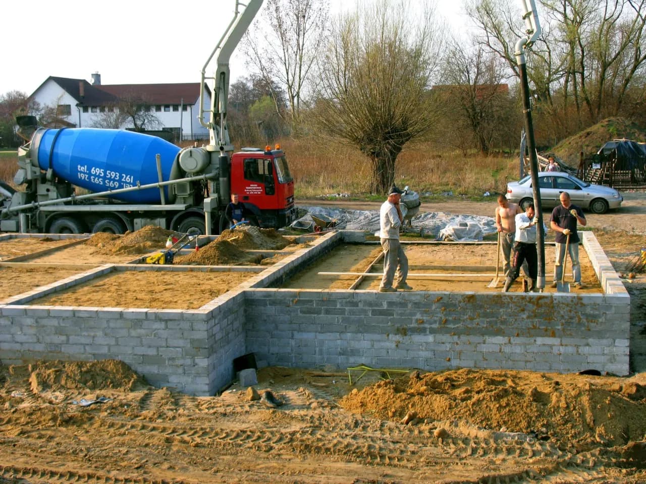 Czym najlepiej zasypać fundamenty - poradnik budowlany ze wskazówkami Czym najlepiej zasypać fundamenty - poradnik budowlany ze wskazówkami