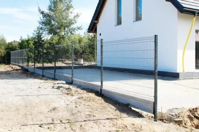 Ile za metr ogrodzenia? Sprawdź, co wpływa na cenę paneli Ile za metr ogrodzenia? Sprawdź, co wpływa na cenę paneli