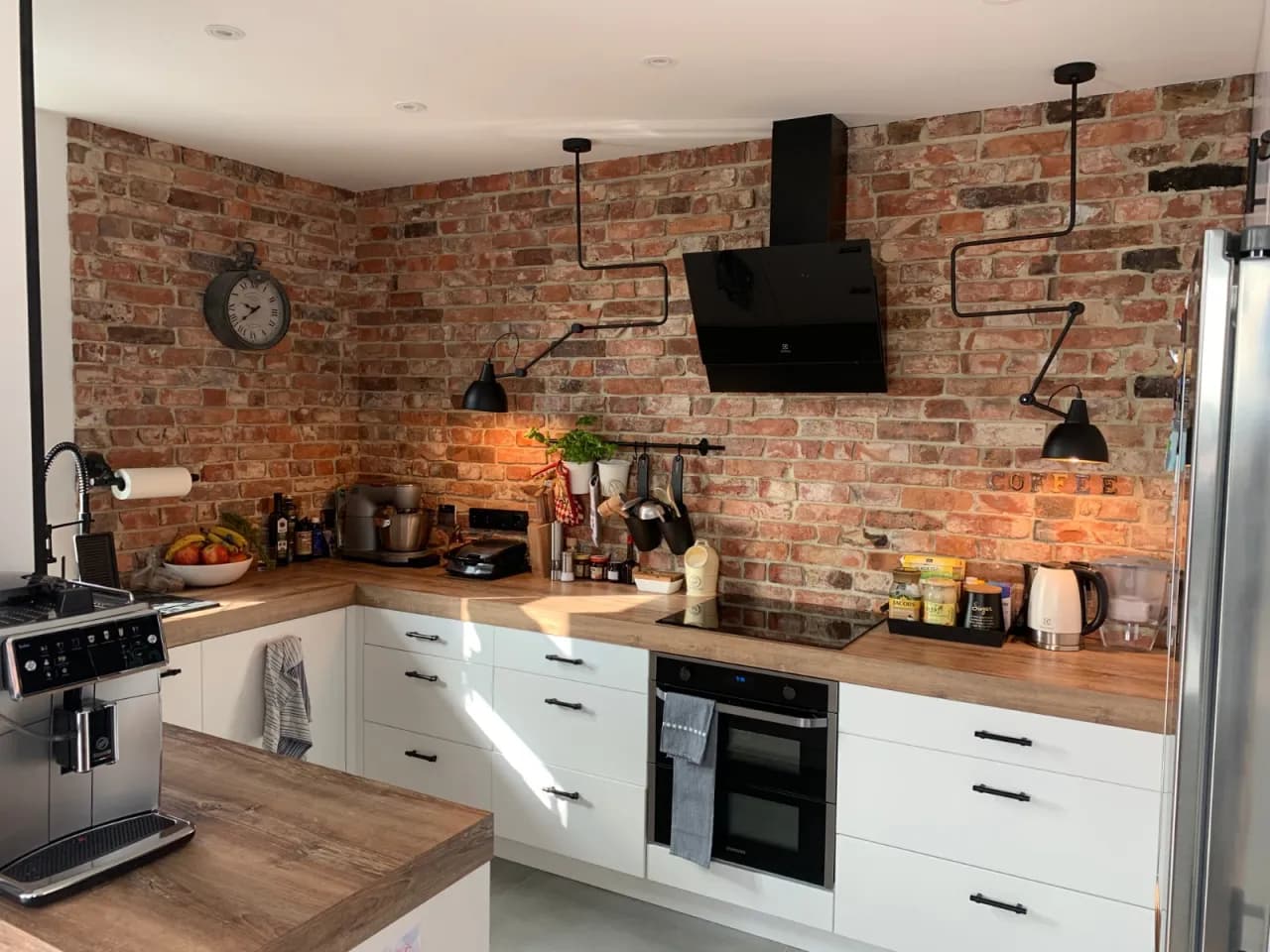 Jaki klej do cegły dekoracyjnej - wybierz najlepszy produkt dla siebie Jaki klej do cegły dekoracyjnej - wybierz najlepszy produkt dla siebie