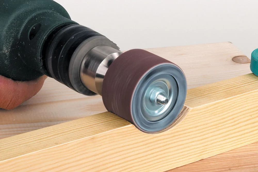 Efektywne szlifowanie drewna wiertarką - poradnik dla początkujących majsterkowiczów Efektywne szlifowanie drewna wiertarką - poradnik dla początkujących majsterkowiczów